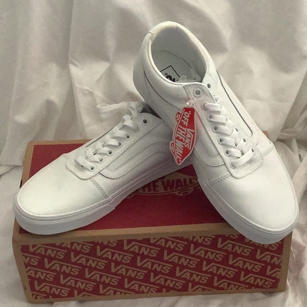 Brand New men’s Vans white canvas Ward sneakers tennis shoes Size 9.5